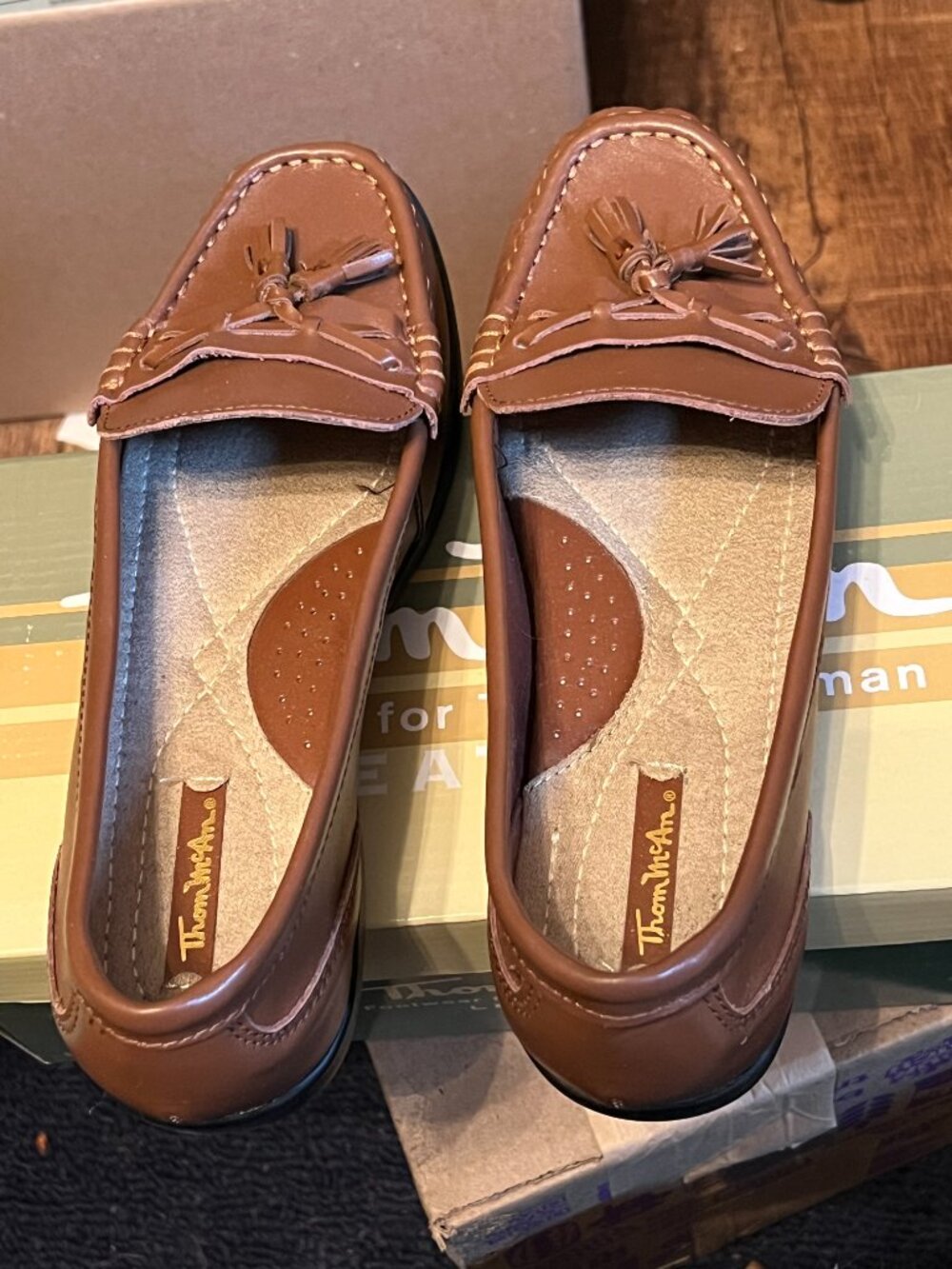 Size 8W  Thom McAn Women's Leather Moccasin - NWOT WITH BOX!